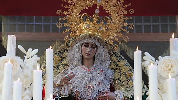 María Santísima de la O, en su palio, el Sábado de Pasión