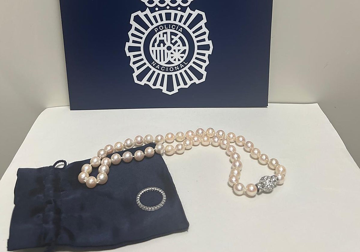 Imagen de las joyas robadas