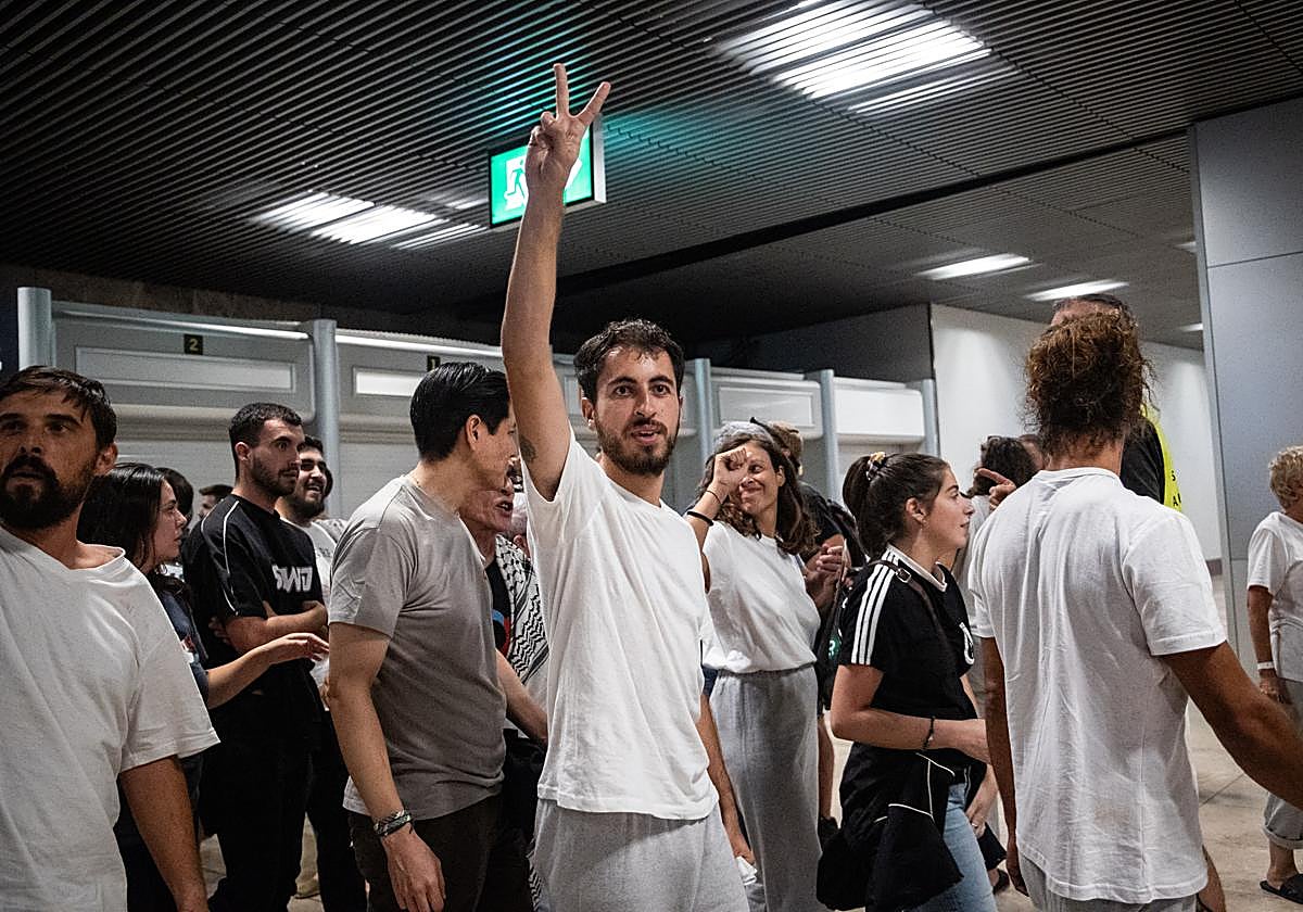 Llegada a Madrid de 21 de los 49 activistas de la Flotilla.