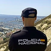 Detenidas tres personas por robarle el bolso a una bañista en una playa de Alicante