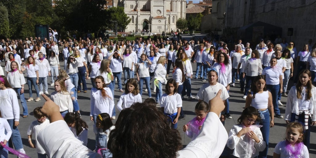 Valladolid baila al ritmo de  La Chica Yeyé  en homenaje a Concha Velasco