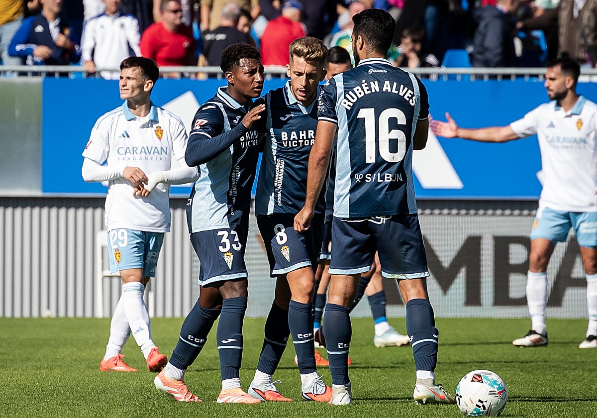 Celebración de los jugadores del Córdoba tras la victoria ante el Zaragoza