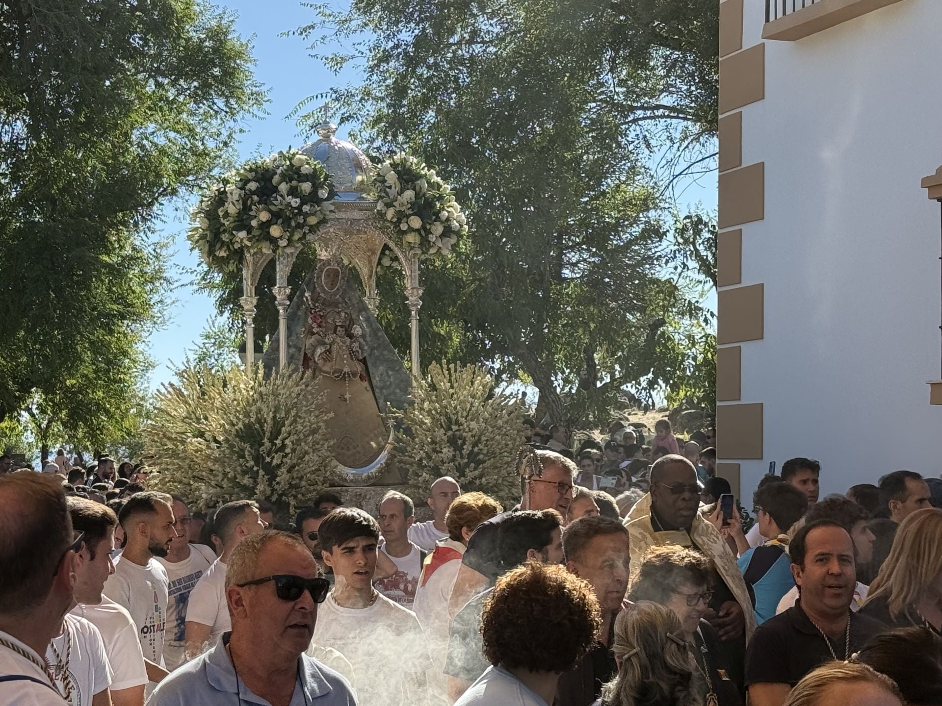 En imágenes, el devocional regreso de la Virgen de la Sierra de Cabra a su santuario