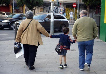 La Justicia reconoce por primera vez a una jubilada el derecho a cobrar más en su pensión por acoger a su nieta