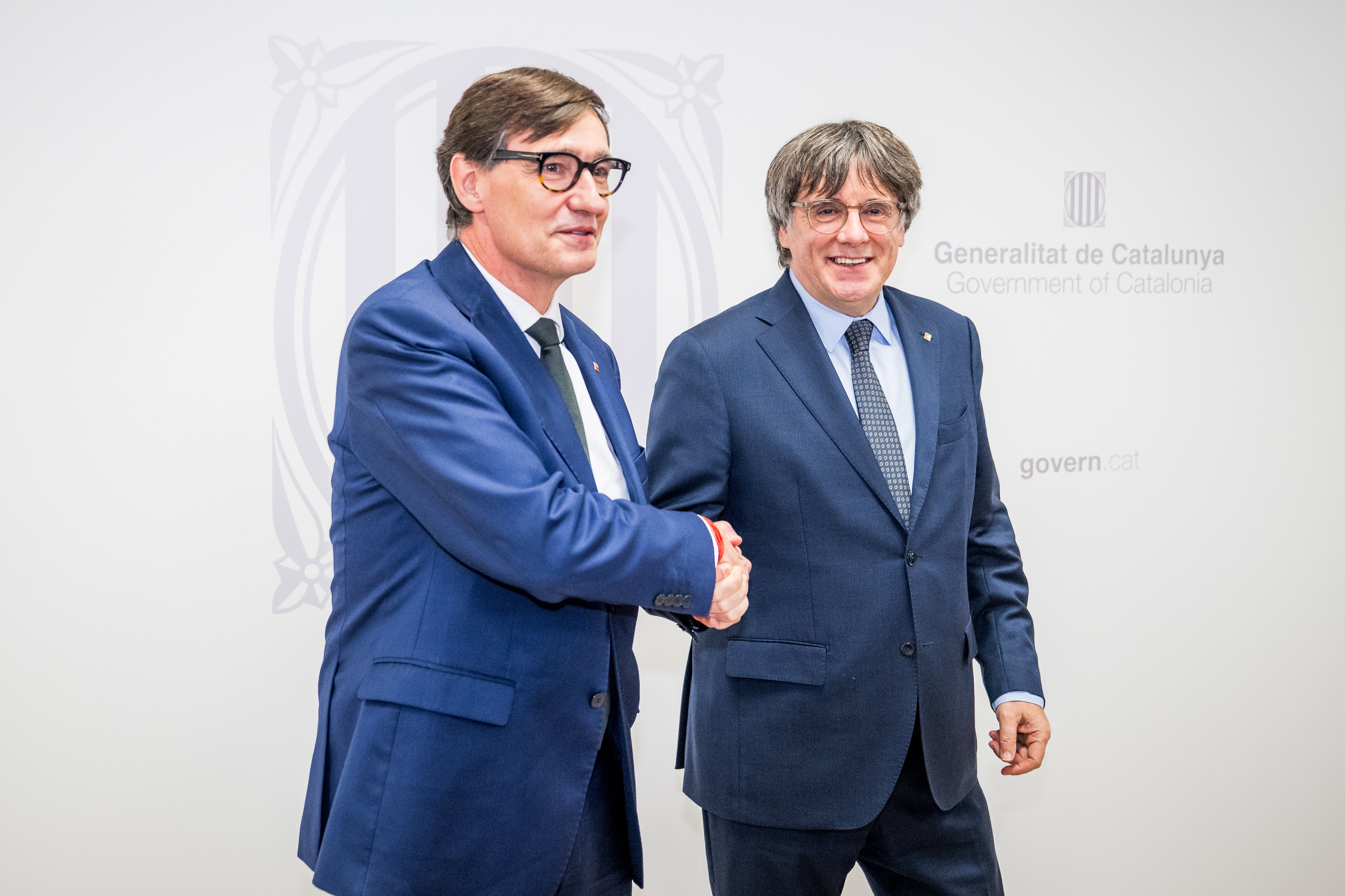 Puigdemont obligará a Illa a asumir que los inmigrantes tengan que hablar catalán