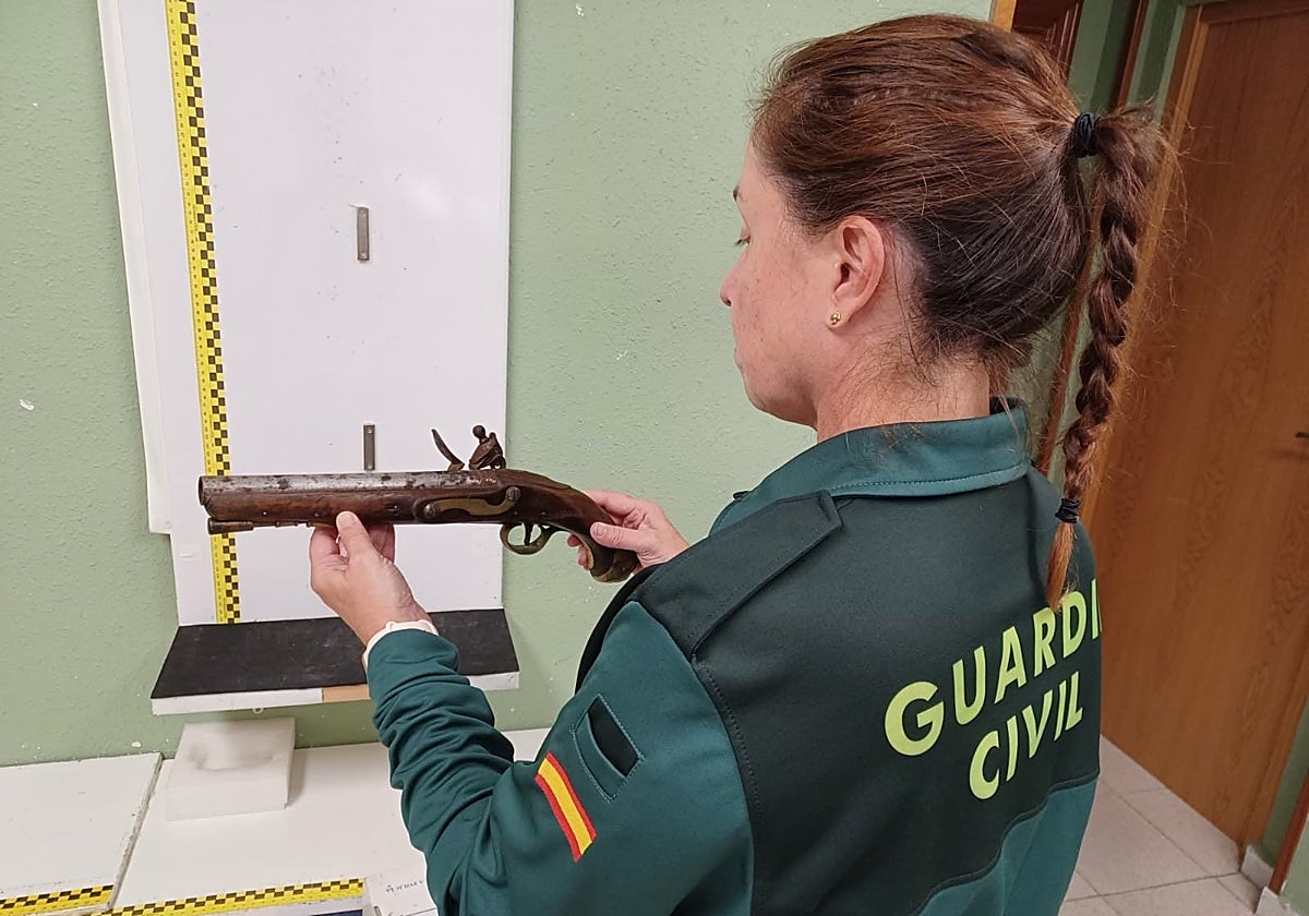 Arma intervenida por la Guardia Civill