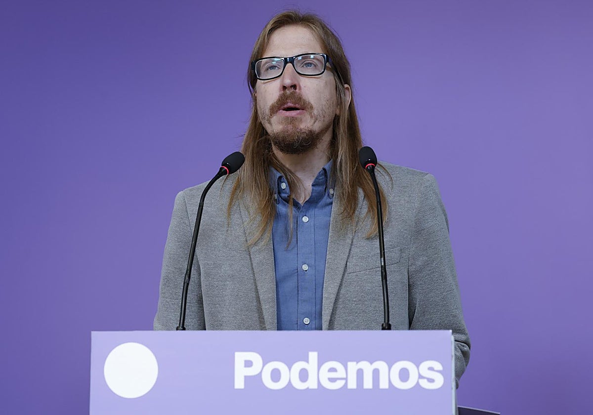 El número tres y  portavoz de la formación morada, Pablo Fernández, este lunes, en rueda de prensa
