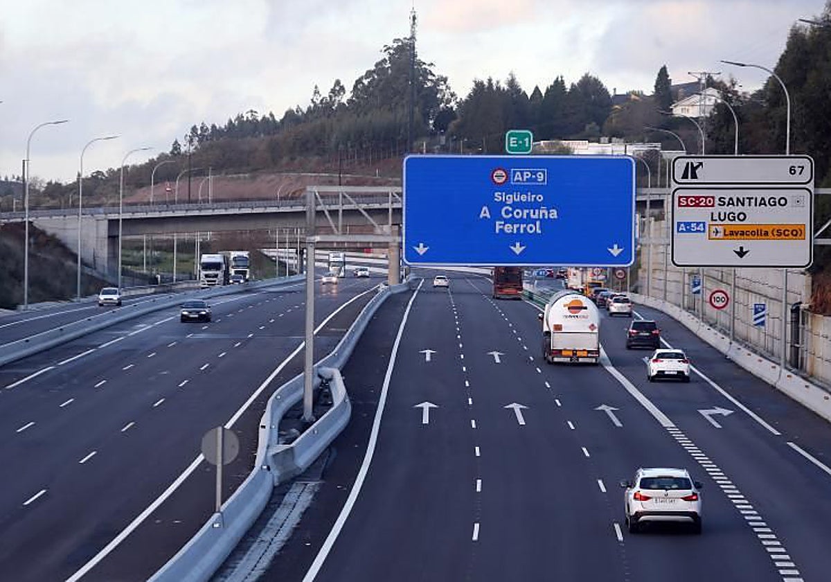 La autopista AP-9, a su paso por Santiago de Compostela, en una imagen de archivo