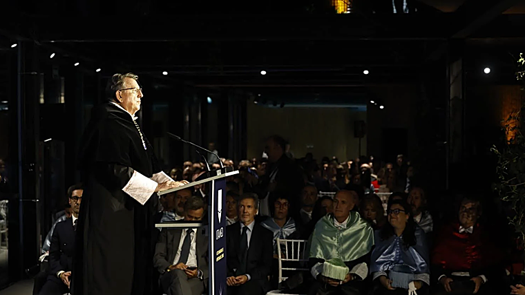 El rector de la Utamed, Juan de Dios Jiménez, durante el acto de presentación
