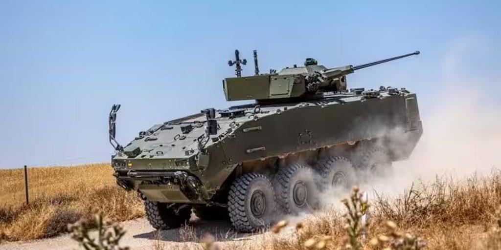 Defensa transmite su preocupación a Indra por los retrasos en el programa de vehículos 8x8 Dragon y se reserva «acciones oportunas»