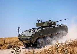 Defensa transmite su preocupación a Indra por los retrasos en el programa de vehículos 8x8 Dragon y se reserva «acciones oportunas»