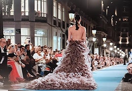 El diseñador cordobés José Perea revienta Instagram: su creativo desfile en Málaga supera los 305.000 'me gusta'