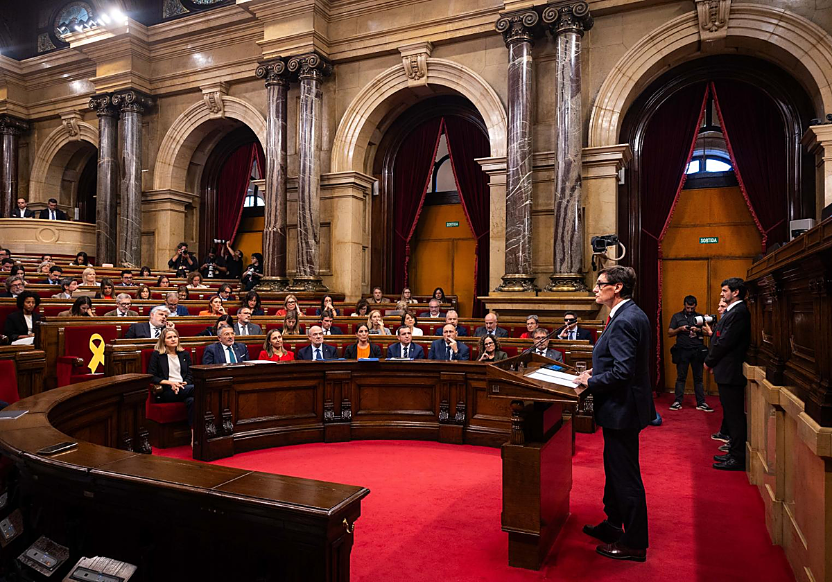Salvador Illa, presidente de la Generalitat de Cataluña, hoy, durante el debate en el Parlament