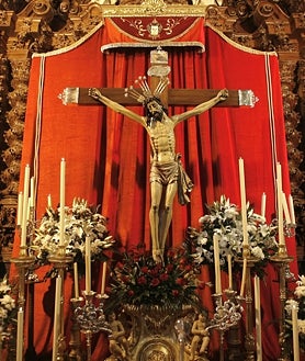 Imagen secundaria 2 - Arriba, monumento al Beato Álvaro de Córdoba. Debajo, ermita donde estuvo su cueva. A la derecha, el Cristo de San Álvaro