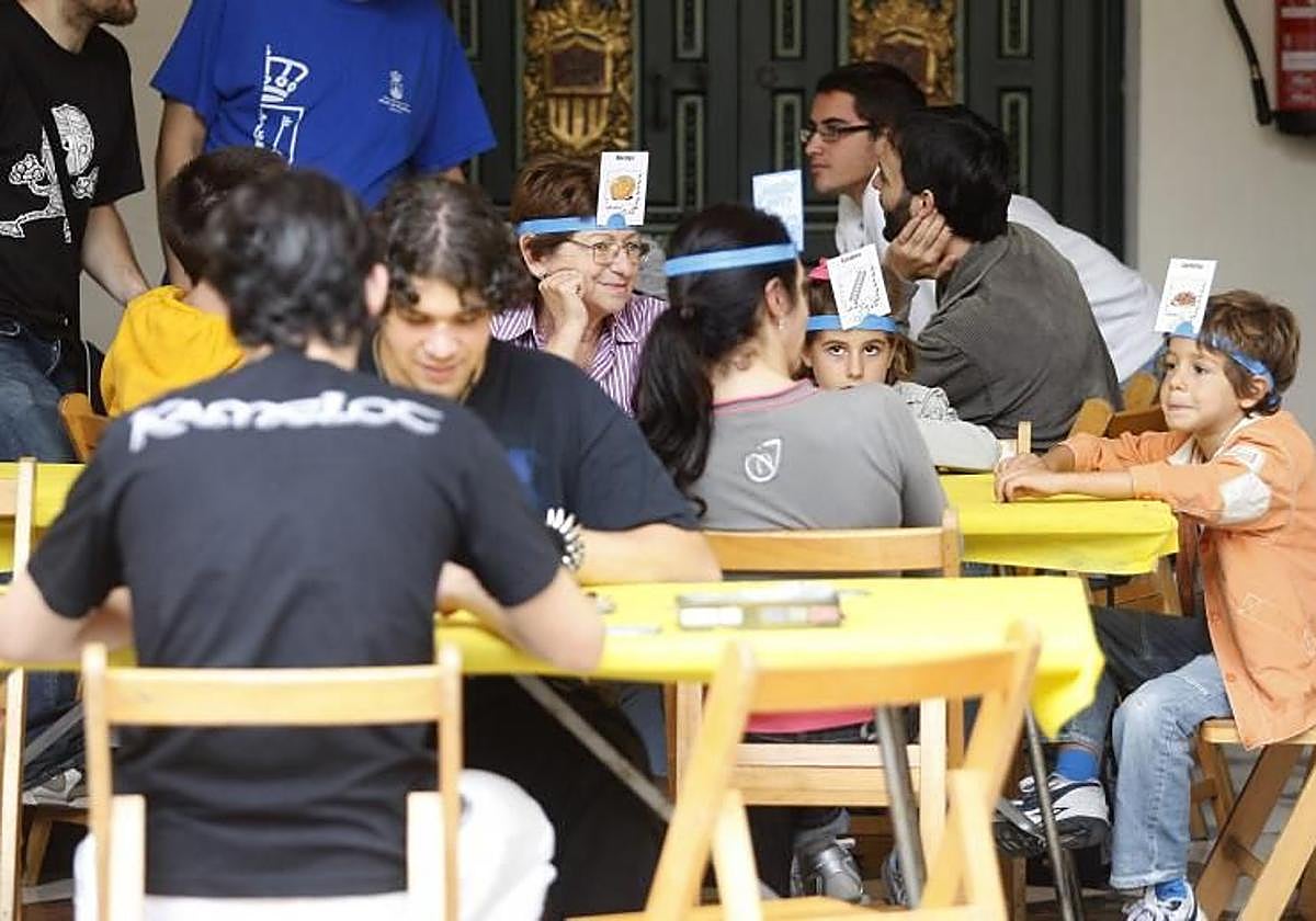 Una familia en una de las ediciones del Festival Internacional de Juegos de Córdoba