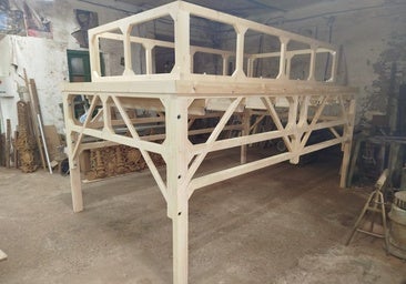 El paso del Cristo de la Confianza llega a la fase de ebanistería del canasto