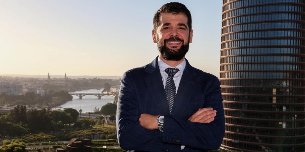 Joaquín Gallardo, director del Patrimonio: «Daremos un uso rápido a los bienes de la Junta de Andalucía; antes no se sabían con certeza sus propiedades»