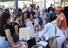 La masiva afluencia a la Feria del Empleo del Distrito Sur de Córdoba, en imágenes