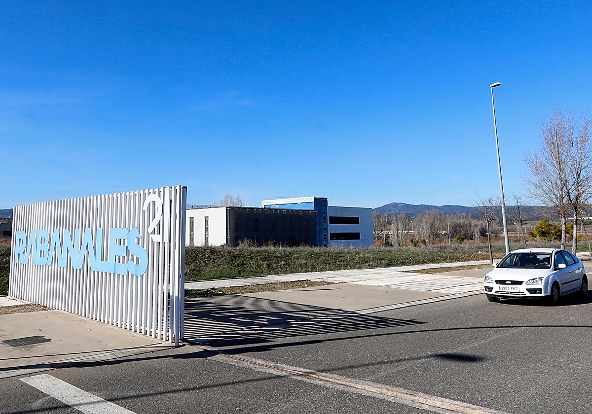 Acceso principal de Rabanales 21