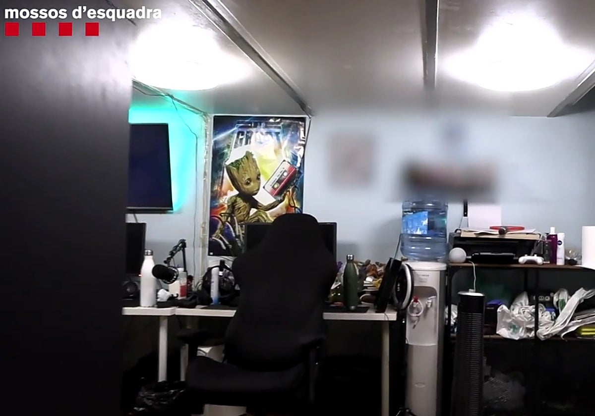 El piso del Raval donde Teófilo agredía a los menores, los grababa y se los 'ofrecía' a otros pederastas