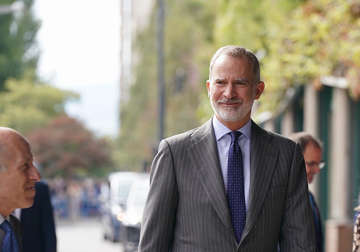 El Rey Felipe VI en su llegada a la cumbre de Gobierno Abierto celebrada en Vitoria