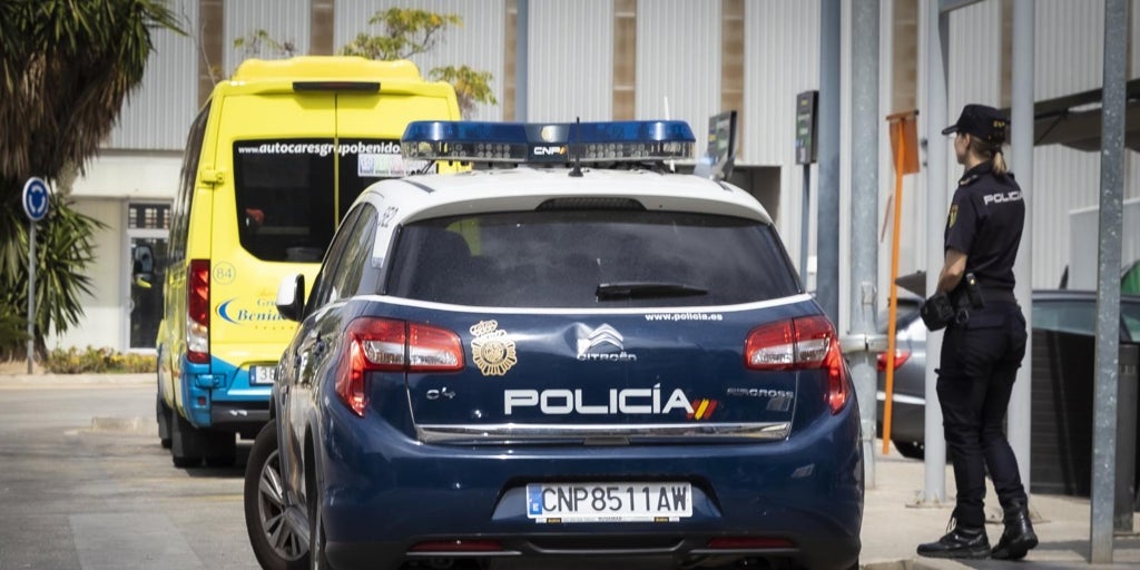 Investigan una agresión grupal «de una veintena de personas» a un joven que ayudó a una chica que lloraba