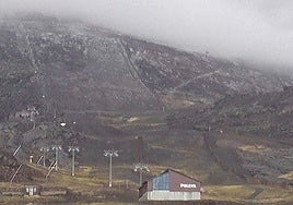 Caen los primeros copos de nieve de la temporada en Sierra Nevada