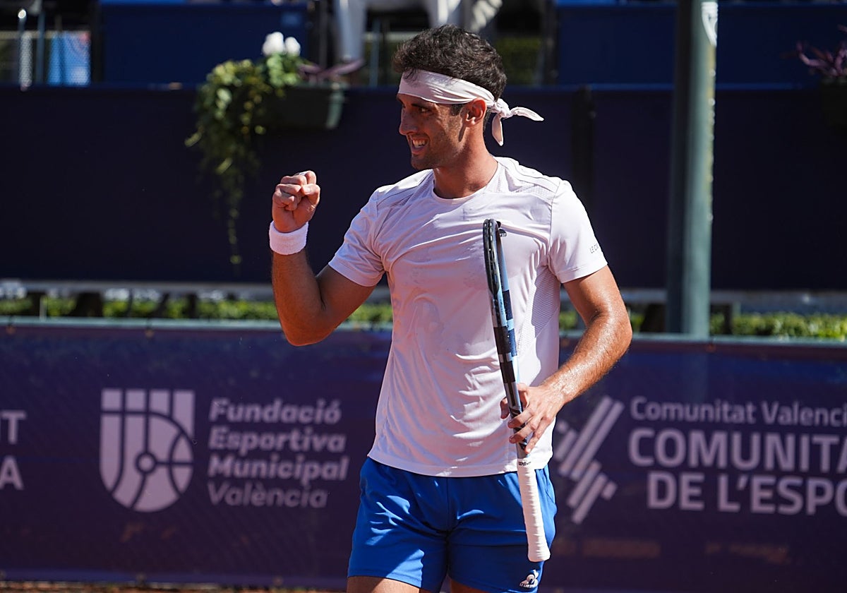 Gran remontada de Albert Ramos en la Copa Faulcombridge para prologar un día más su carrera