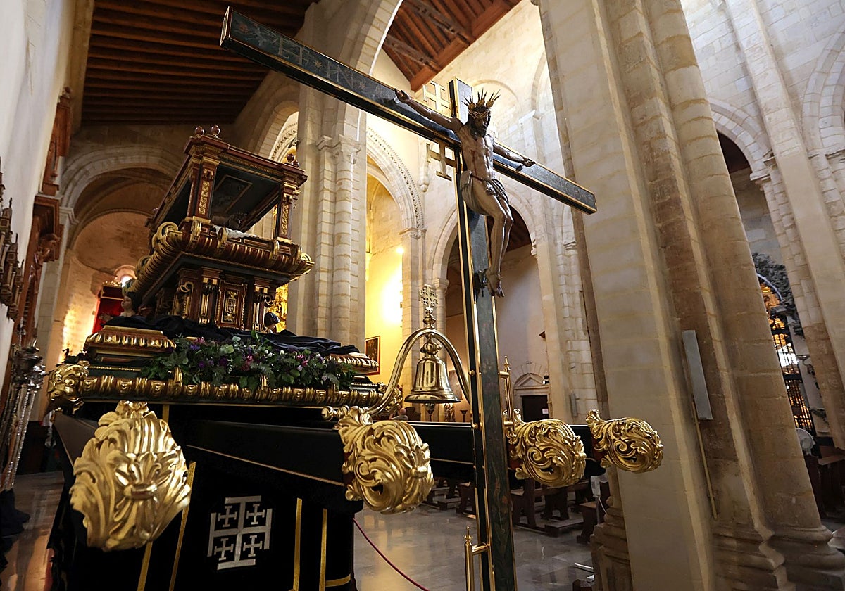 La cruz de guía del Santo Sepulcro de El Carpio, estreno para el Vía Crucis Magno