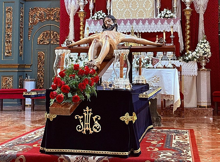 Nuevos faldones para el Cristo de las Aguas de Palma del Río