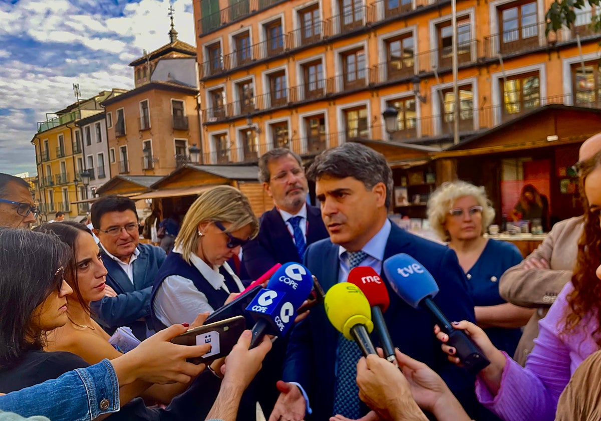 Alcalde, Rivero y Madruga en la presentación este jueves en la plaza de Zocodover