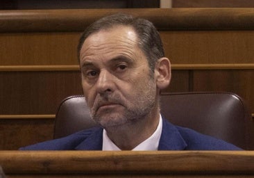 Ábalos no rebajará el riesgo de entrar en prisión aunque deje el escaño