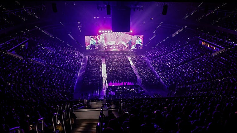 El público del Roig Arena, entregado a Joaquín Sabina