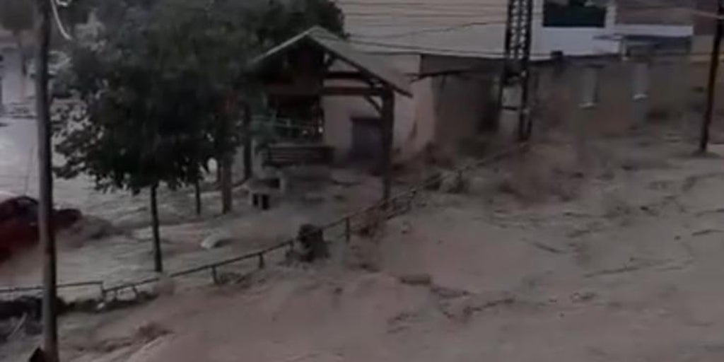 La lluvia obliga a cortar cinco kilómetros de la autovía A-92 en las cercanías de Granada
