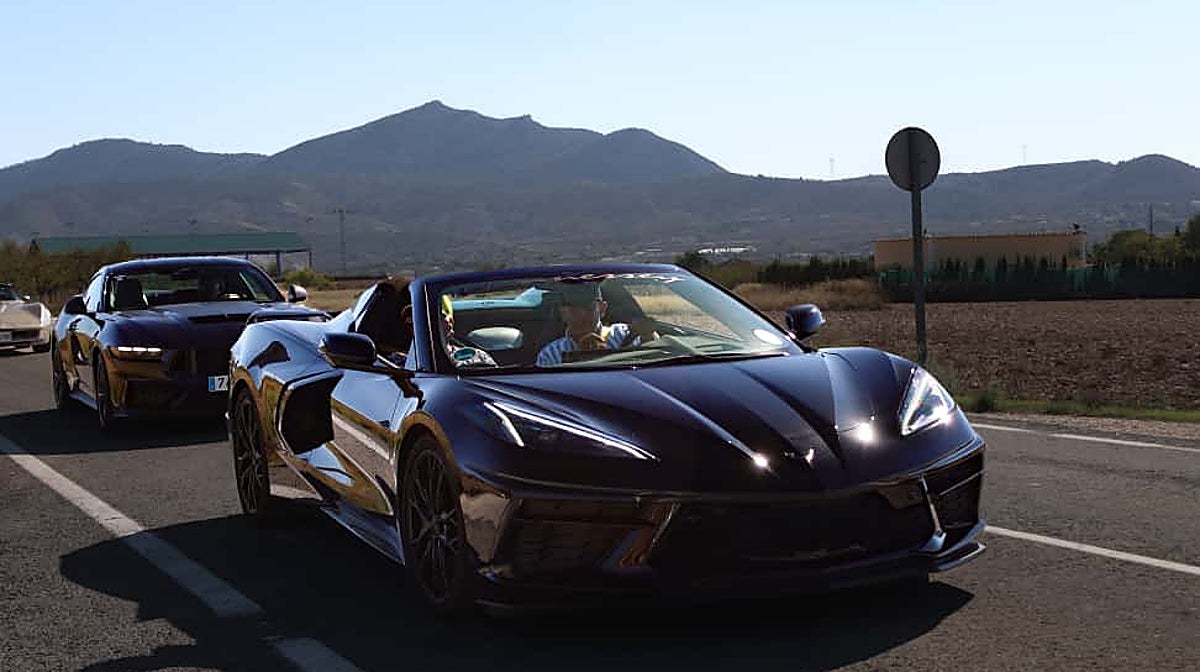 Vehículos de la caravana en el evento 'American Route Cars & Bikes' celebrado entre Elche y Hondón de los Frailes