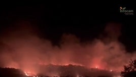 El incendio de Almorox (Toledo) vuelve a nivel 1 tras devorar 350 hectáreas y obliga a desalojar a 20 personas y a cortar tres carreteras