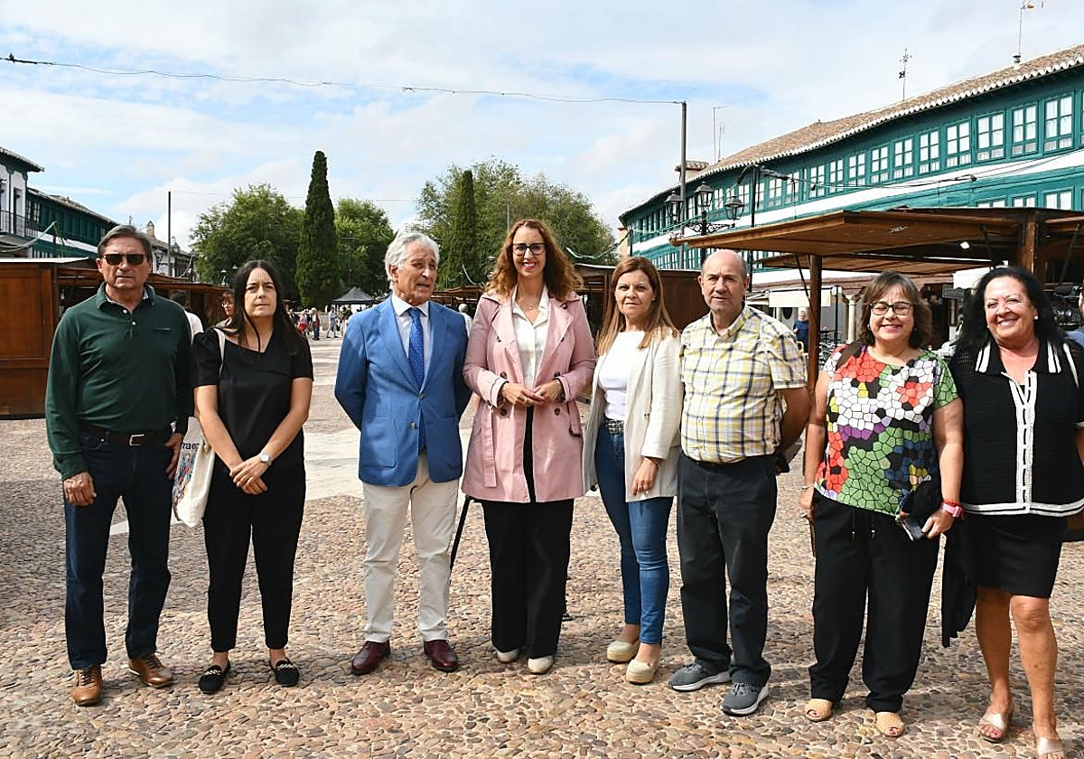 La consejera de Igualdad, Sara Simón, ha inaugurado la feria junto con el alcalde de Almagro, Francisco Ureña, varios miembros de la Corporación municipal, la directora del Instituto de la Mujer, Lourdes Luna, y la delegada de Igualdad en Ciudad Real, Manoli Nieto-Márquez