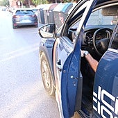 Una anciana sufre un robo violento mientras paseaba a su marido en silla de ruedas en Valencia