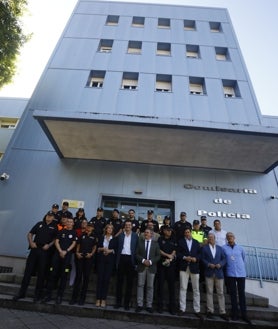 Imagen secundaria 2 - Autoridades y responsables de la Agrupación de Cofradías, en la visita