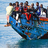Salen de Canarias los tres primeros menores llegados a las islas tras la declaración de contingencia migratoria