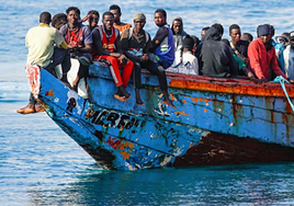 Salen de Canarias los tres primeros menores llegados a las islas tras la declaración de contingencia migratoria