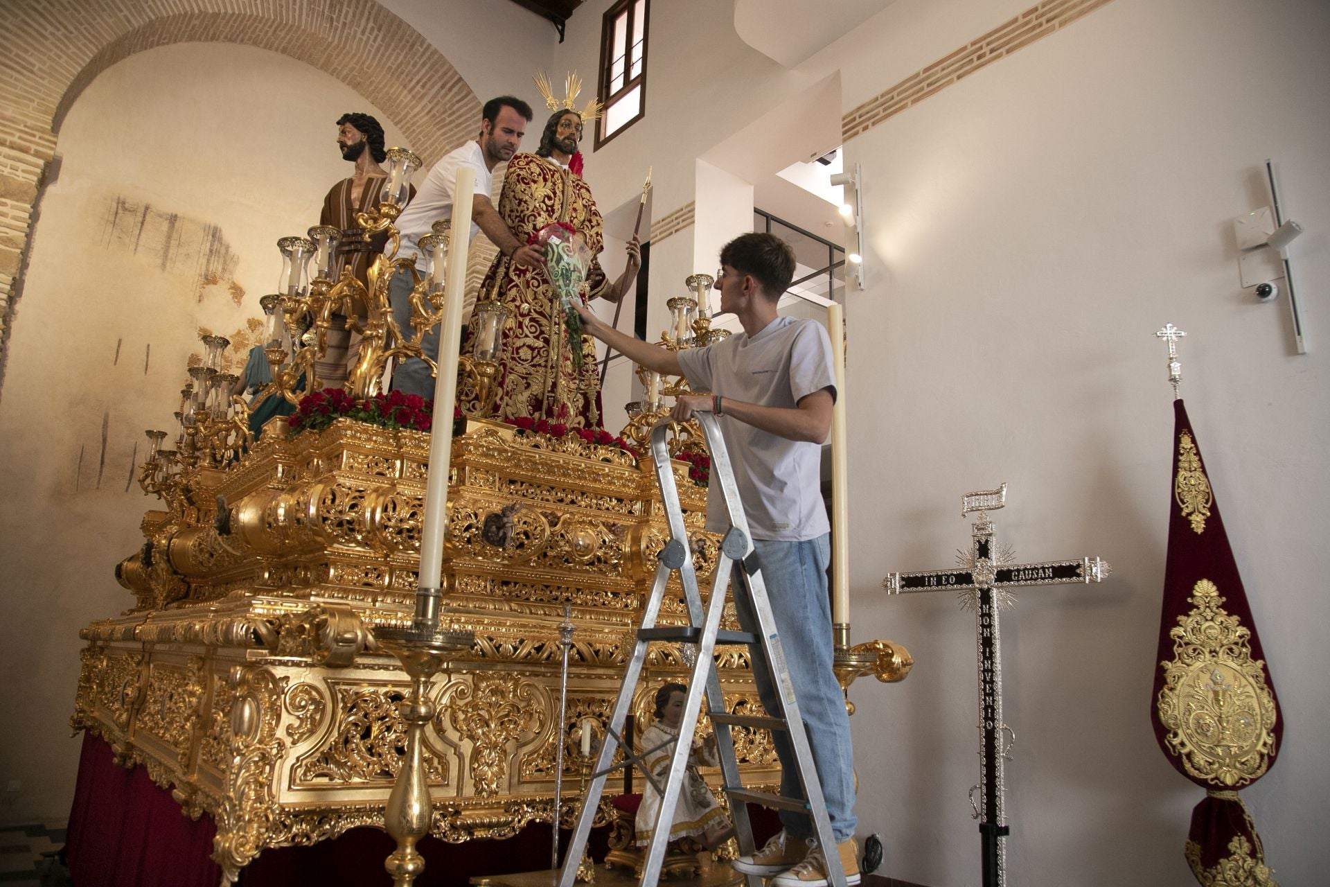 Los preparativos del Vía Crucis Magno de Córdoba, en imágenes