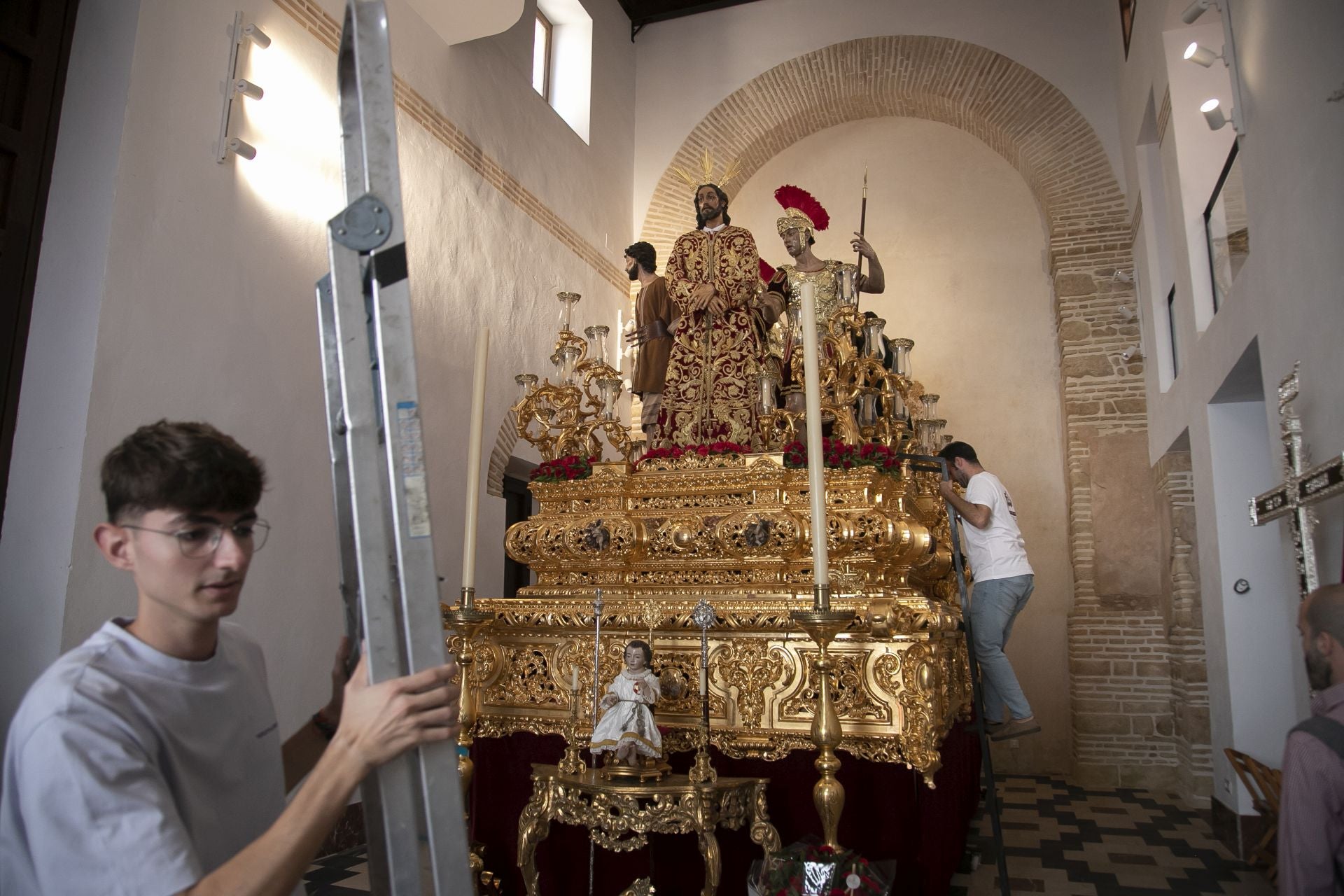 Los preparativos del Vía Crucis Magno de Córdoba, en imágenes