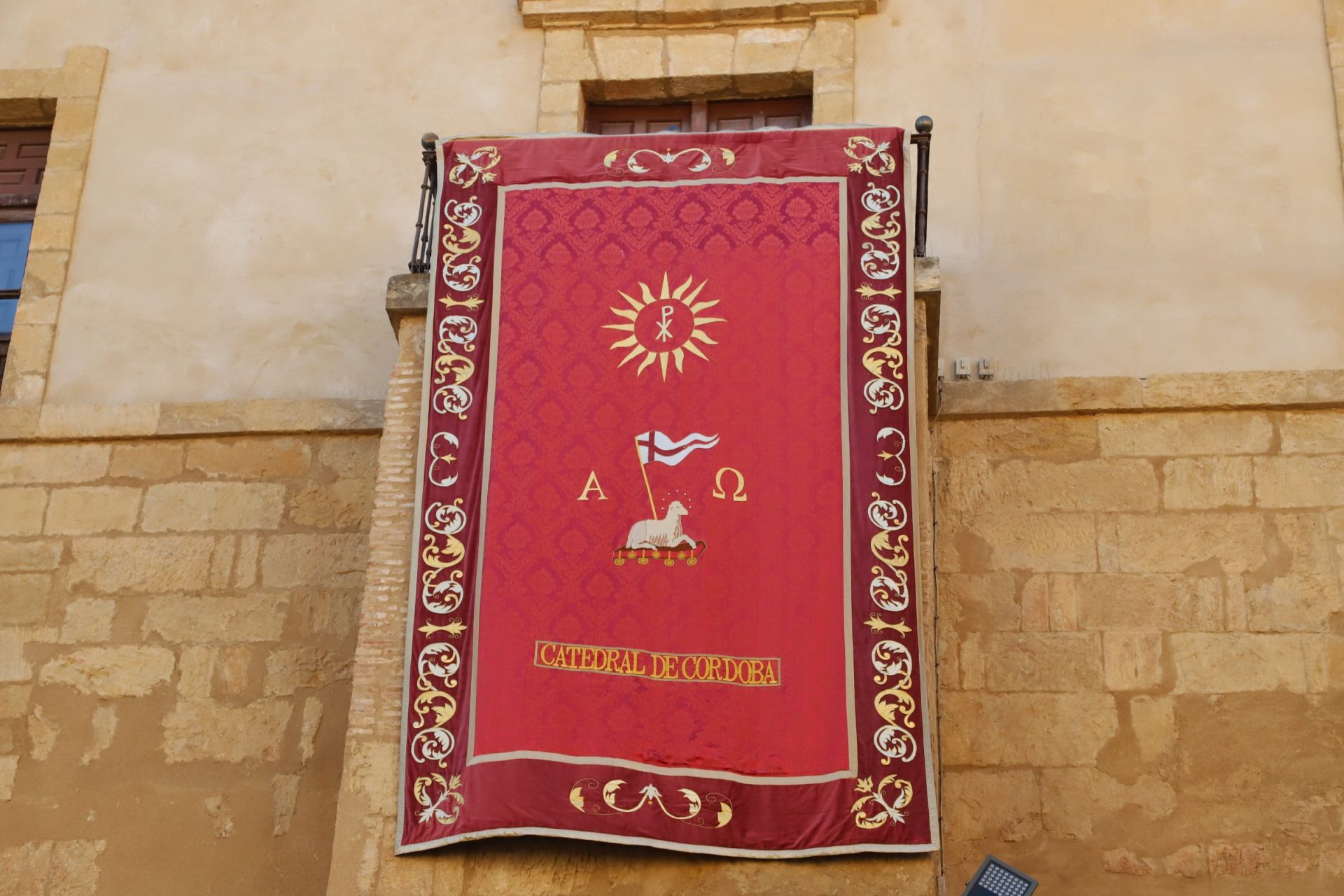 Los preparativos del Vía Crucis Magno de Córdoba, en imágenes