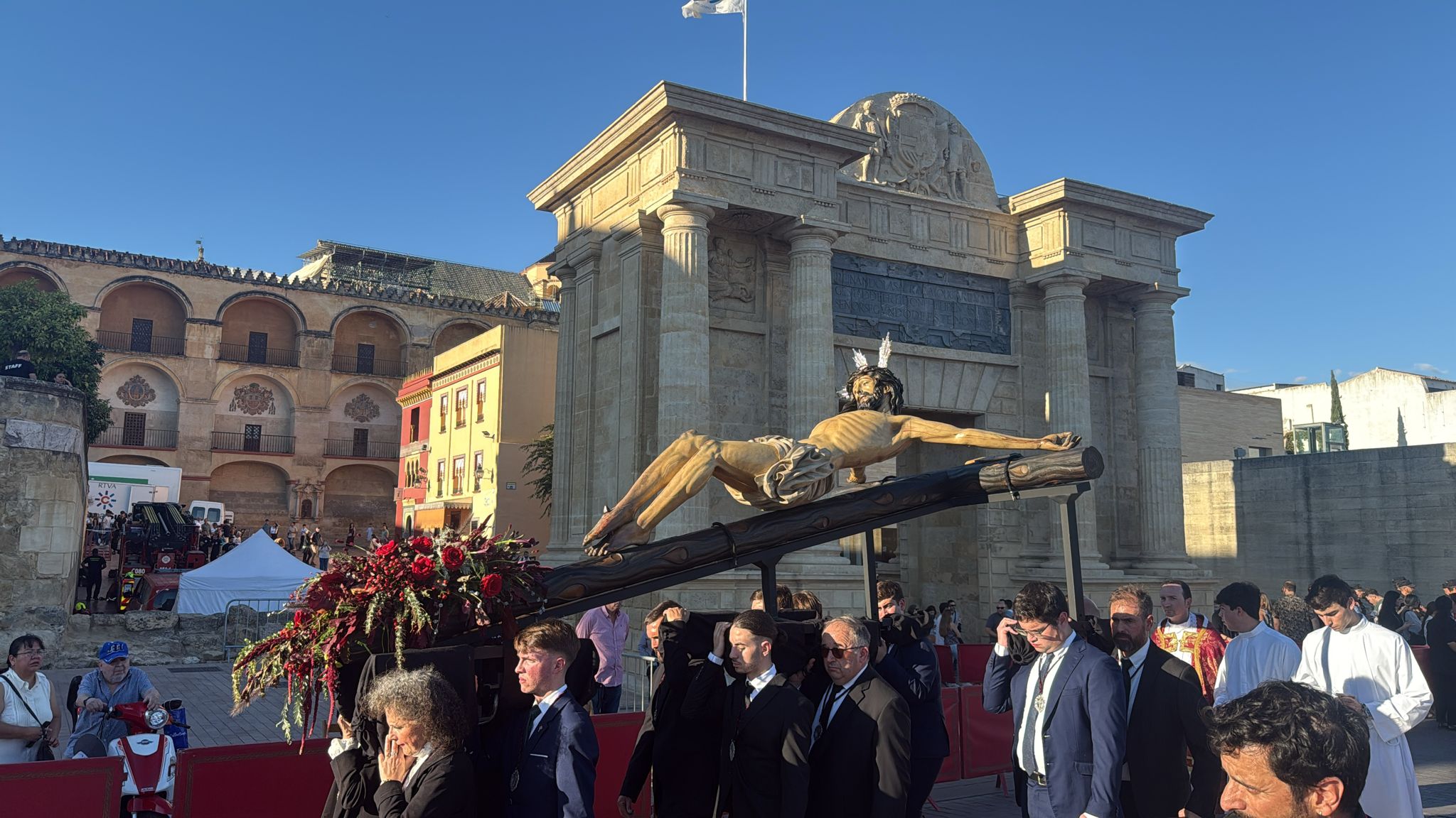 El inicio del Vía Crucis Magno de Córdoba, en imágenes