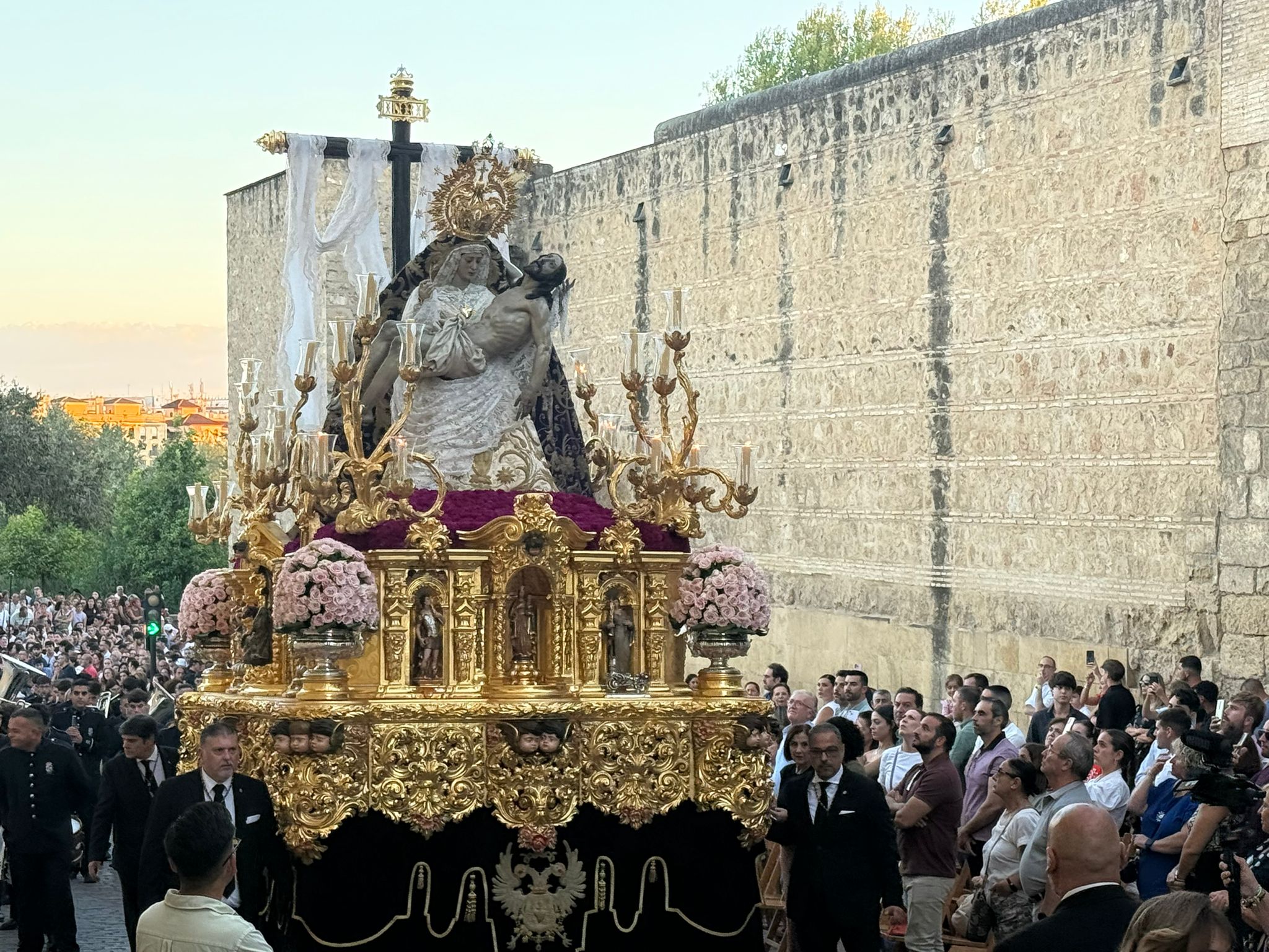 Vía Crucis Magno de Córdoba: una celebración que envuelve a la ciudad de bellas imágenes