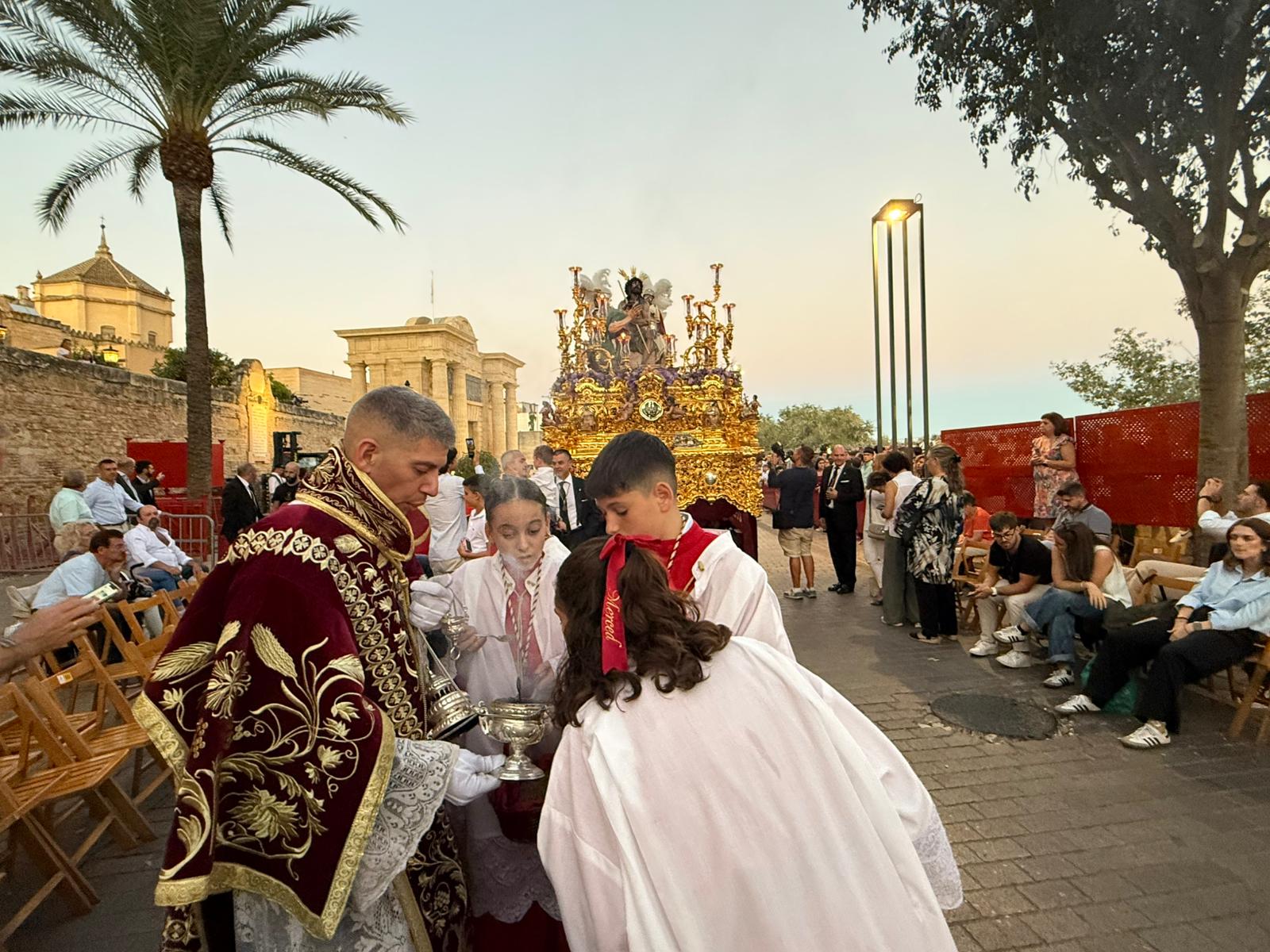 Vía Crucis Magno de Córdoba: una celebración que envuelve a la ciudad de bellas imágenes