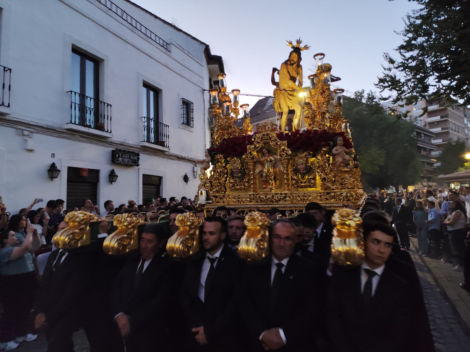 Vía Crucis Magno de Córdoba: una celebración que envuelve a la ciudad de bellas imágenes
