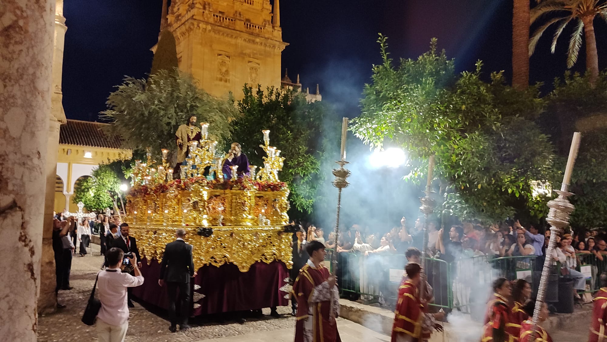 Vía Crucis Magno de Córdoba: una celebración que envuelve a la ciudad de bellas imágenes