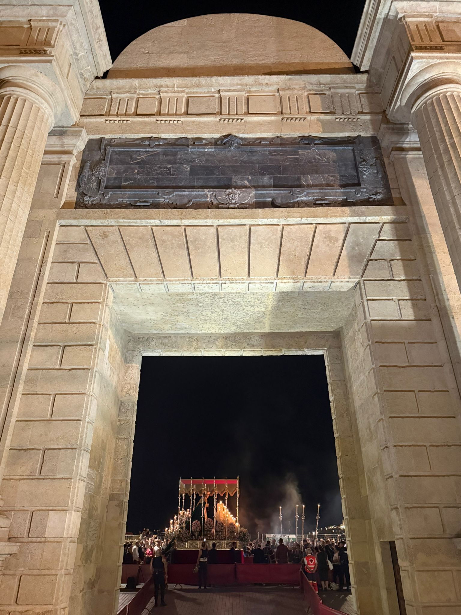 Vía Crucis Magno de Córdoba: una celebración que envuelve a la ciudad de bellas imágenes